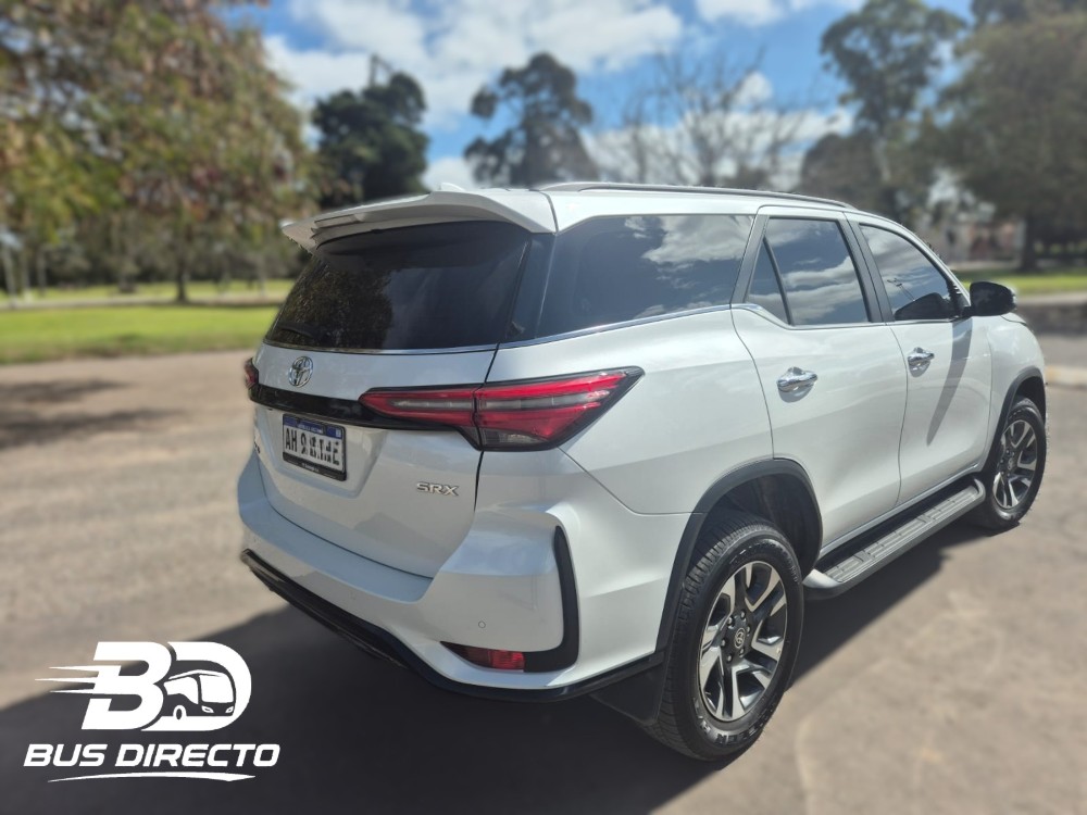 Toyota HILUX SW4 5P 2,8 Diesel Srx 4X4 6AT 7a Har 2025 — foto 3
